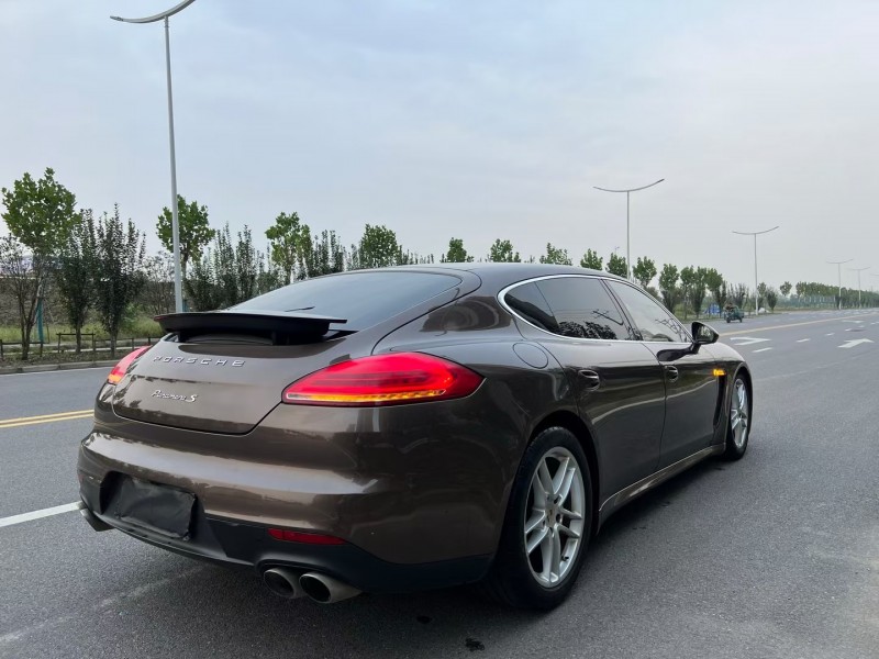 阜陽13年保時捷帕拉梅拉7