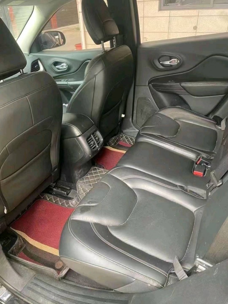 安順17年Jeep自由光3