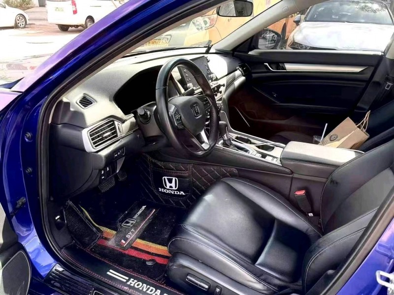 深圳18年本田雅阁7