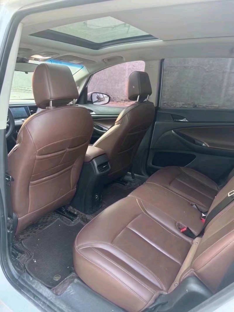 济宁19年别克GL65