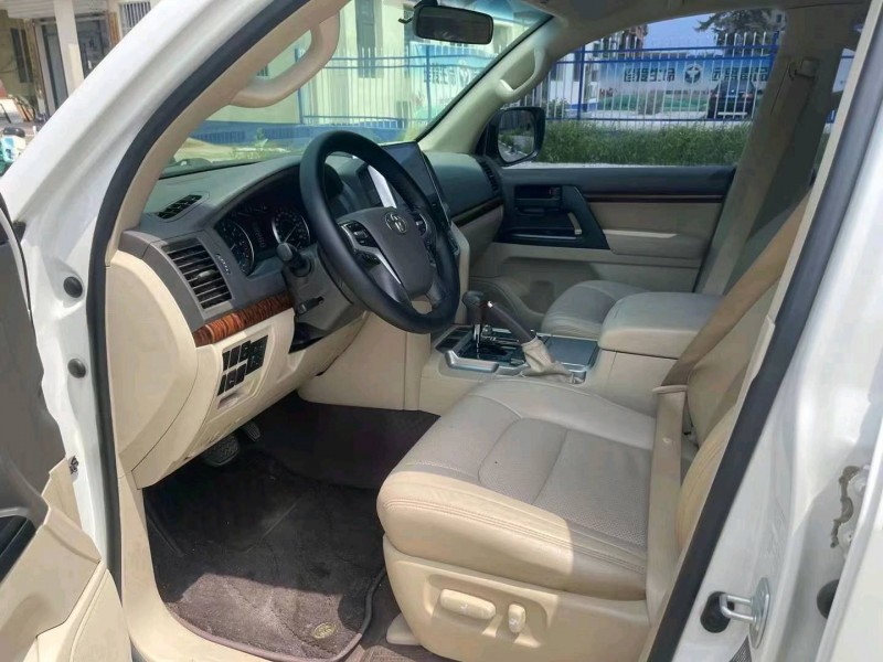 保定19年丰田兰德酷路泽5