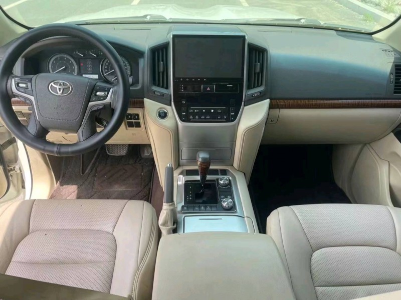 保定19年丰田兰德酷路泽7