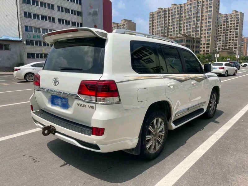 保定19年丰田兰德酷路泽8