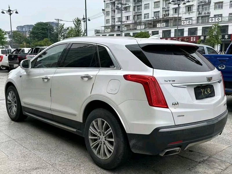 黃山16年凱迪拉克XT59