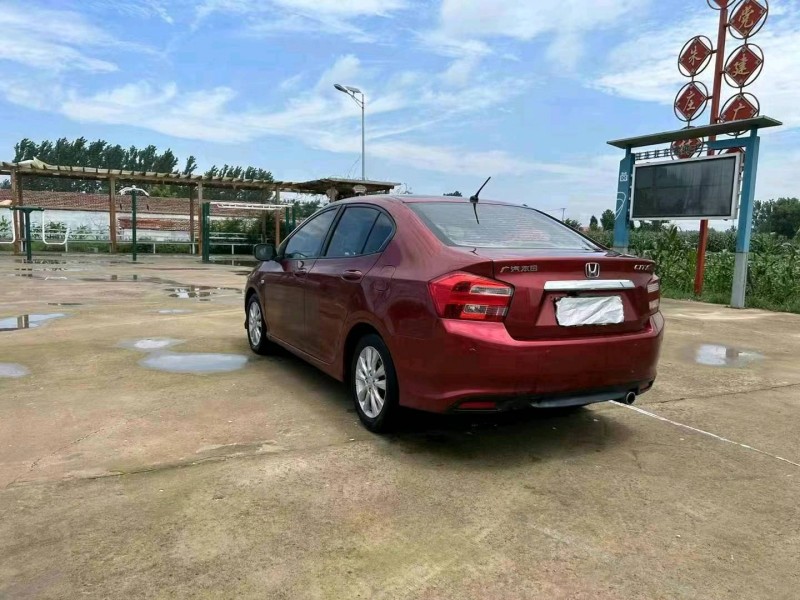 徐州15年本田锋范5