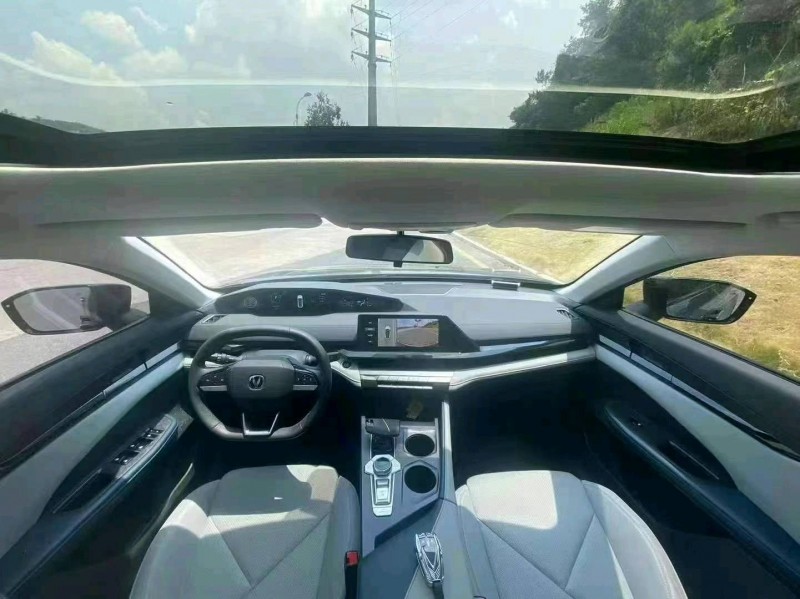廈門23年長安汽車UNI-V4