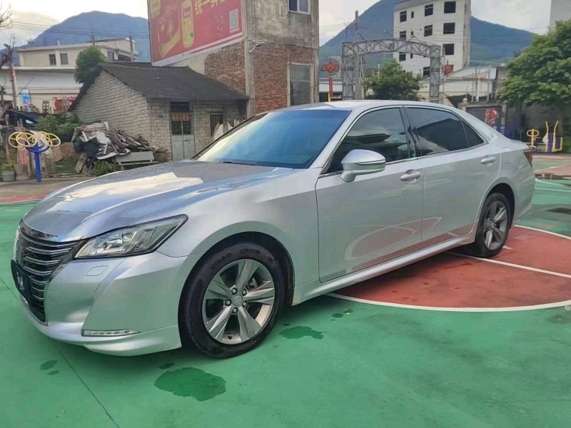 广州16年丰田皇冠3