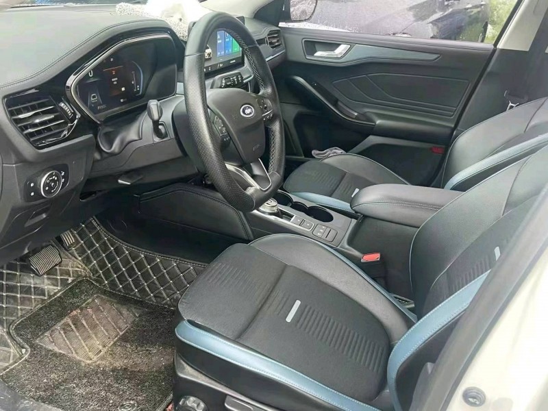 广州21年福特福克斯4