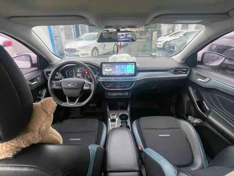 广州21年福特福克斯5