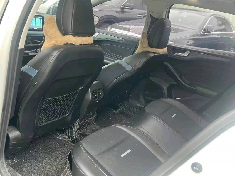 广州21年福特福克斯6