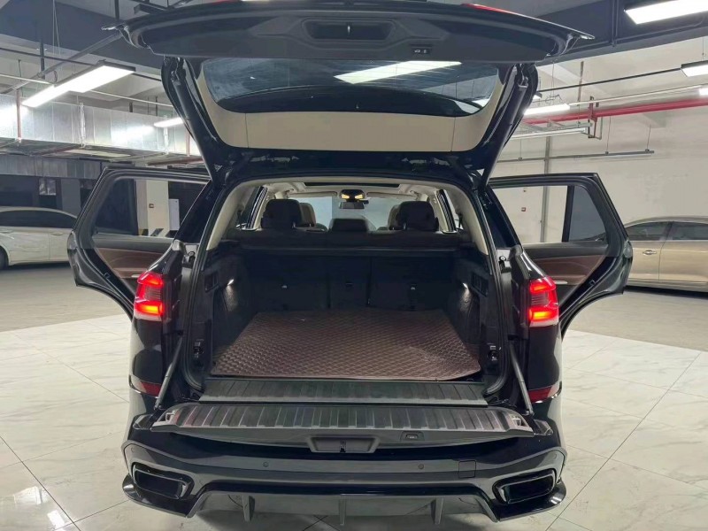 成都21年宝马X57