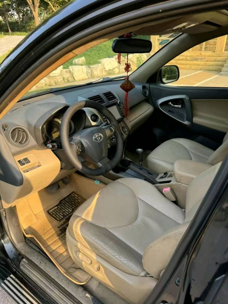 邢台13年丰田RAV44