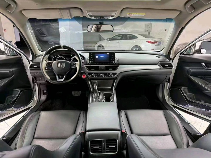 成都20年本田雅阁9