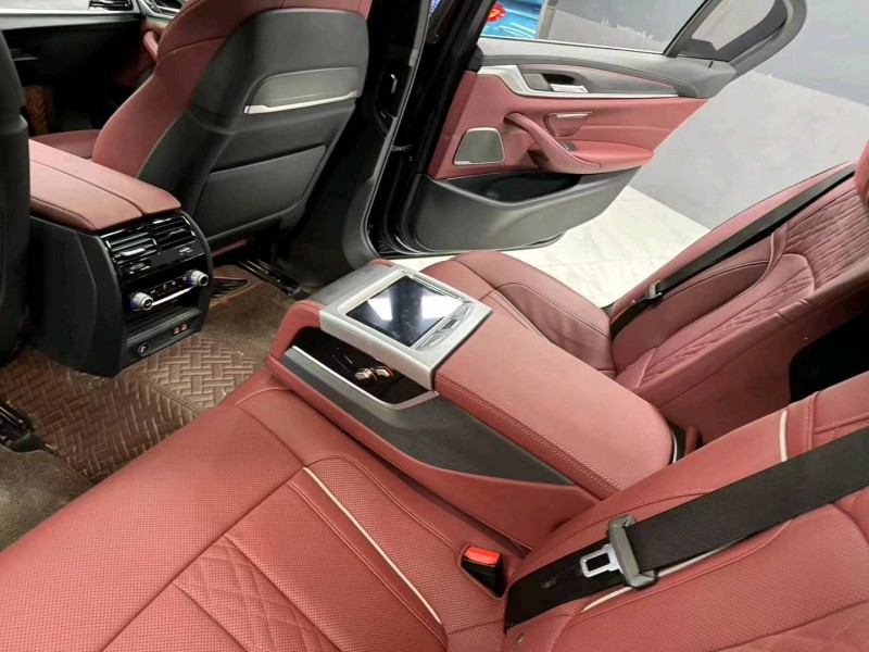 成都22年宝马5系8