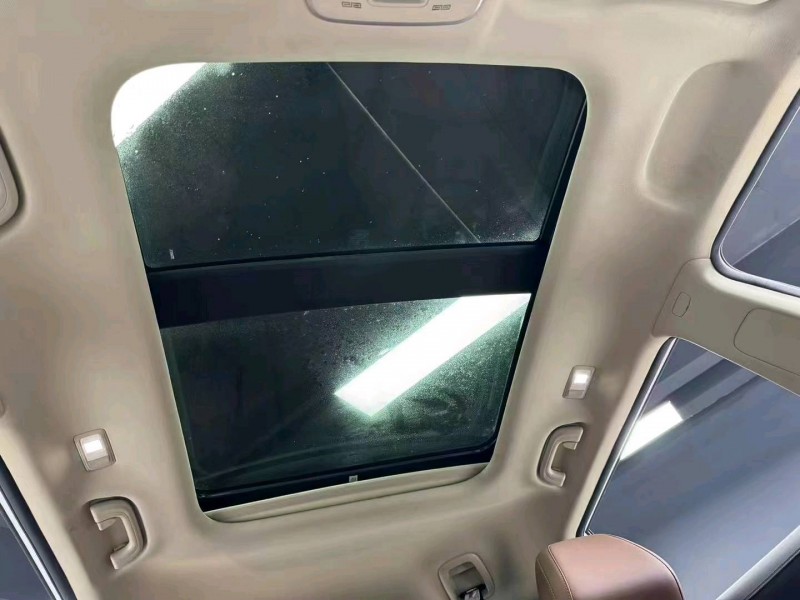 成都22年吉利博越7