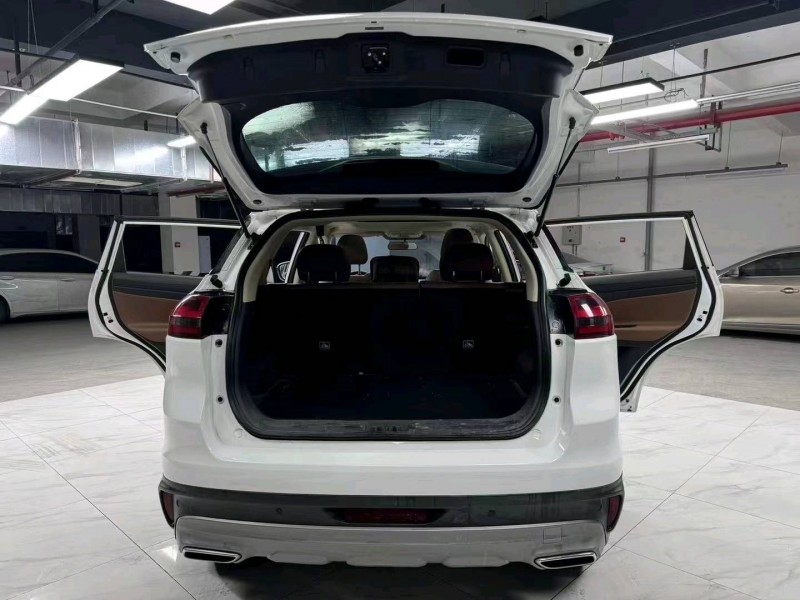 成都22年吉利博越9