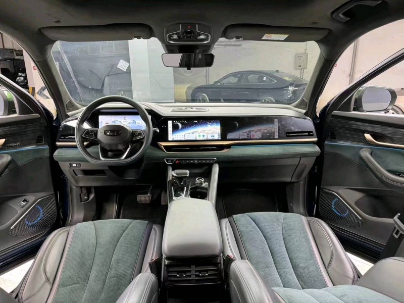 成都22年吉利星越8