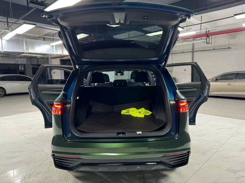 成都22年吉利星越9