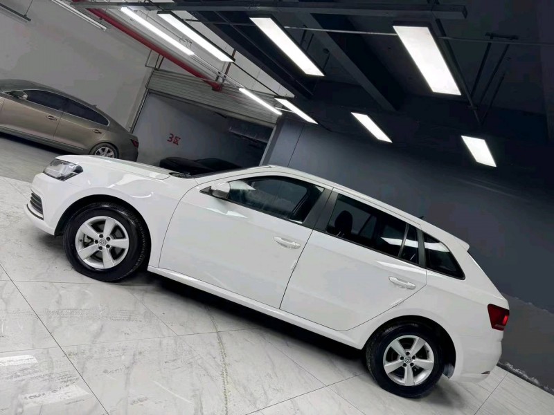 成都16年大众朗行7