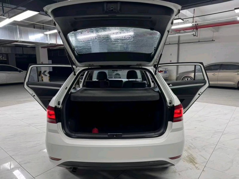 成都16年大众朗行8