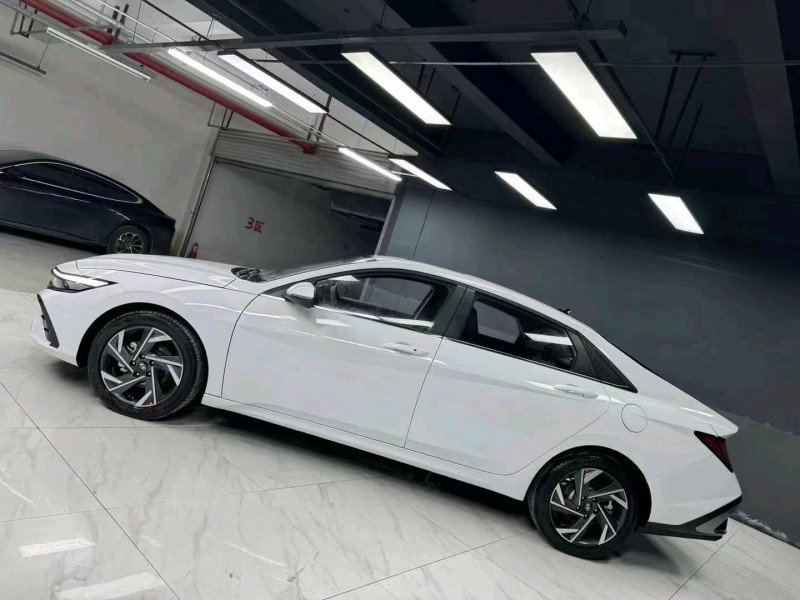 成都24年现代伊兰特3