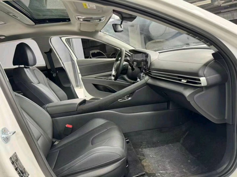 成都24年现代伊兰特4