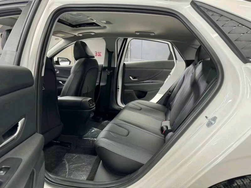 成都24年现代伊兰特9