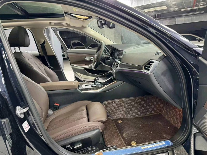 成都22年宝马3系4