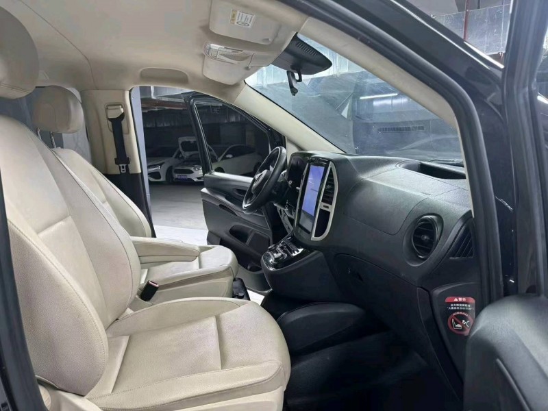 成都20年奔驰威霆5