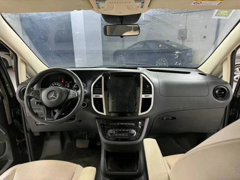 成都20年奔驰威霆7