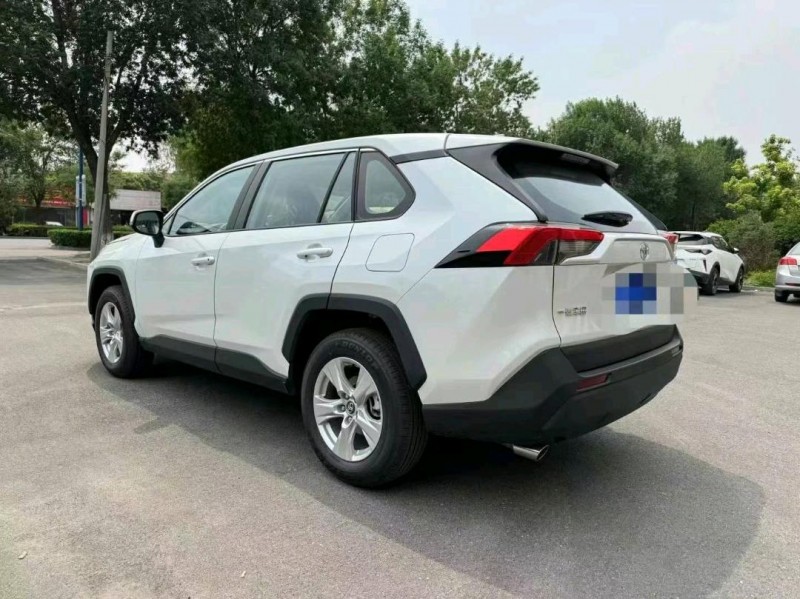 保定24年丰田RAV4荣放8