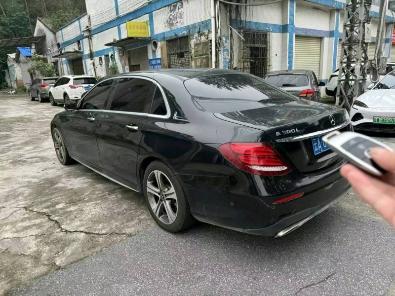 广州18年奔驰E4