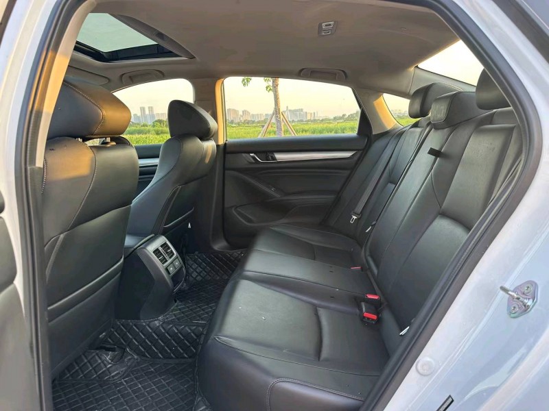 汕头22年本田雅阁6