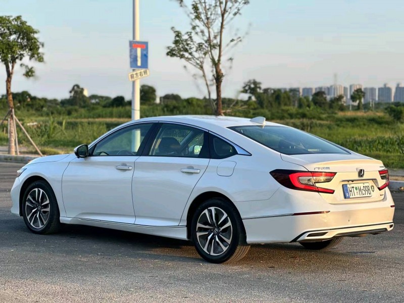 汕头22年本田雅阁7