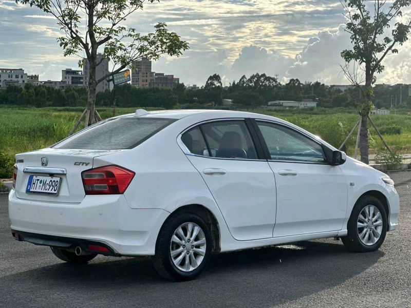 汕头14年本田锋范8