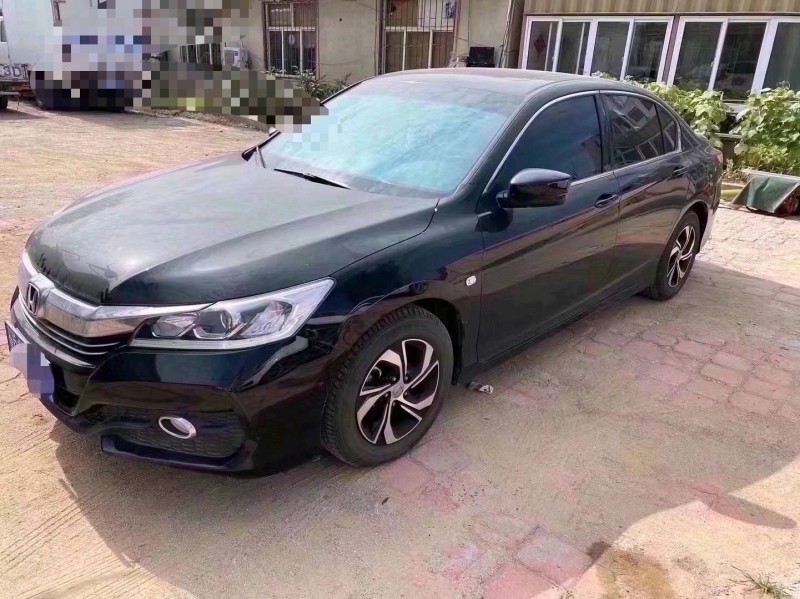 青岛17年本田雅阁2