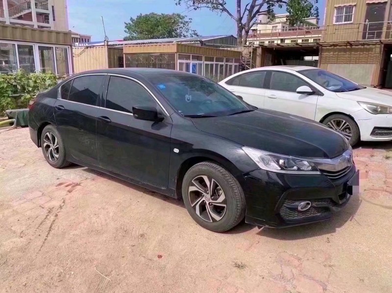 青岛17年本田雅阁3