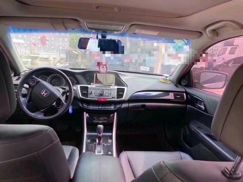 青岛17年本田雅阁4