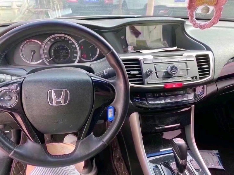 青岛17年本田雅阁6