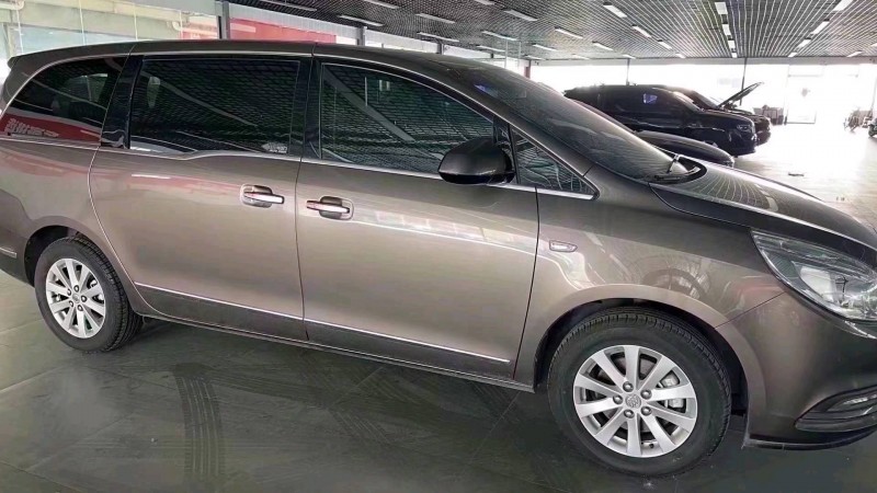 青岛18年别克GL82