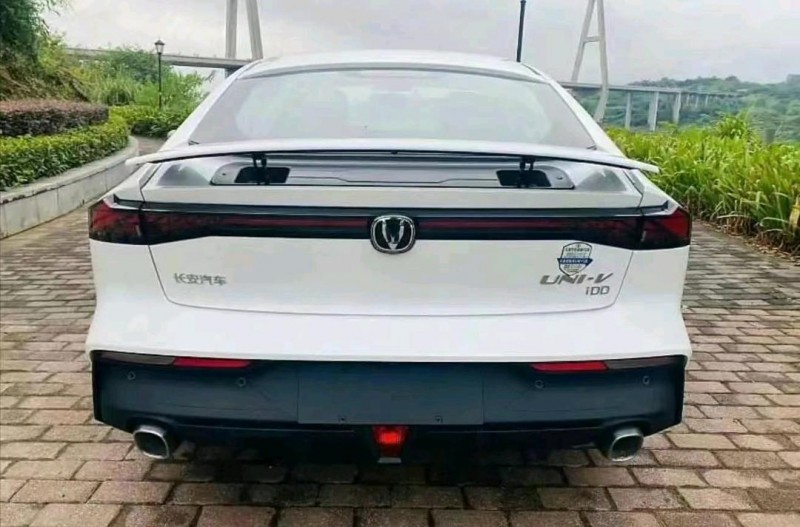 秦皇島21年長安汽車UNI-V6