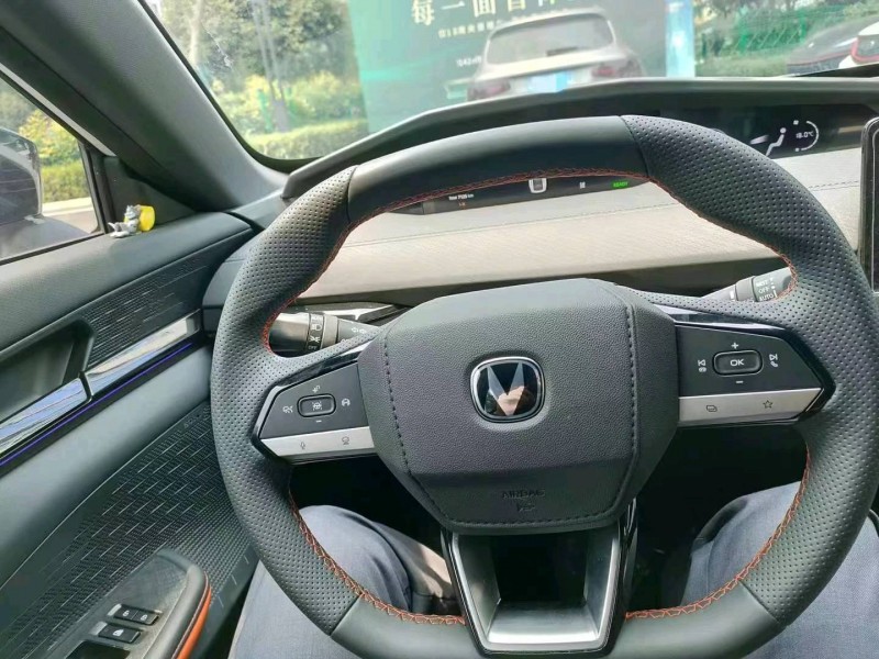 秦皇島21年長安汽車UNI-V8