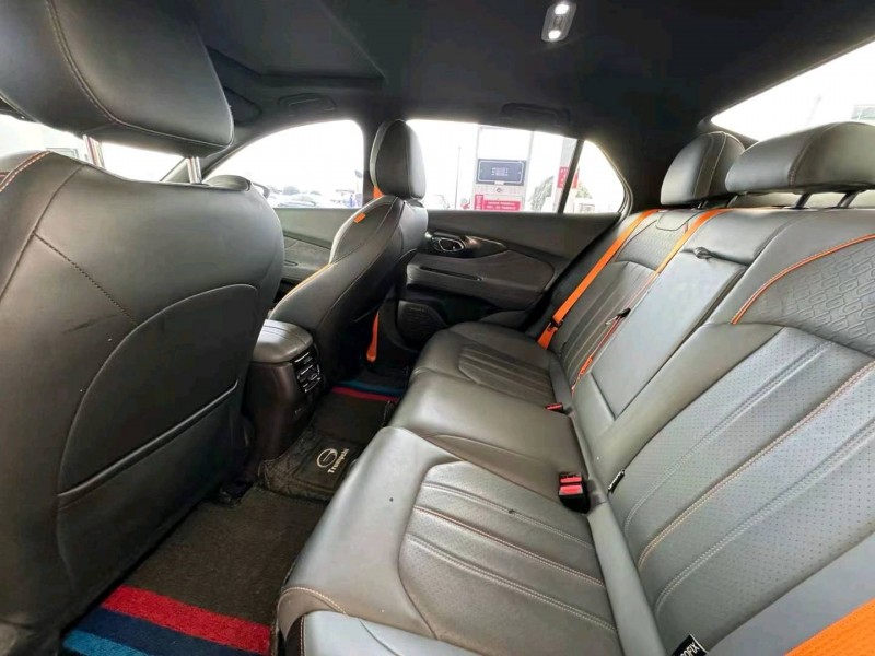 保定23年传祺影豹8