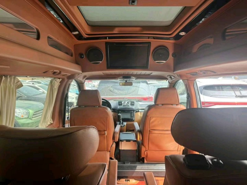 保定14年奔驰威霆8