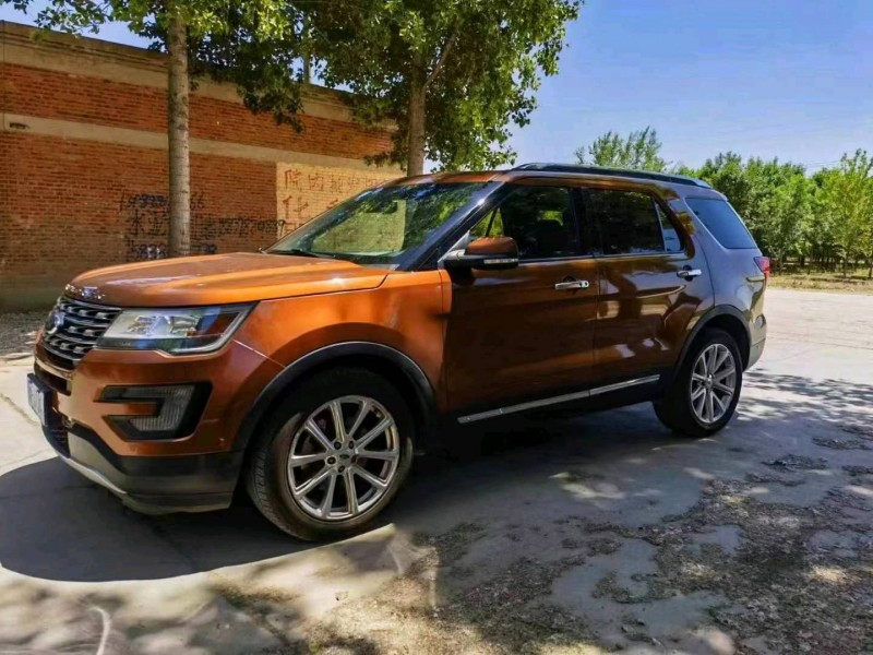 保定17年福特探险者2