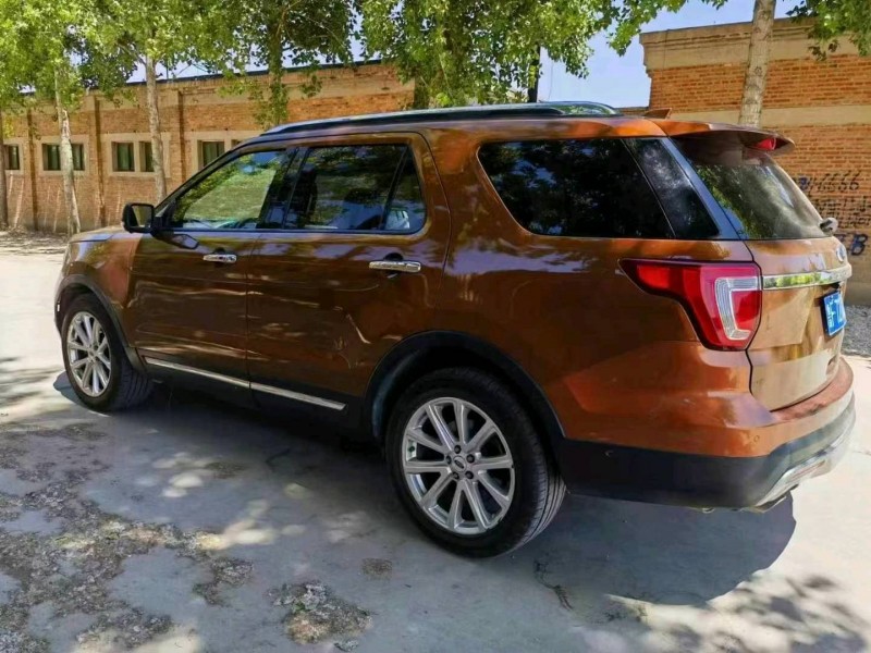 保定17年福特探险者4