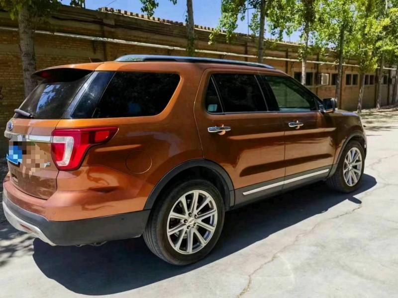 保定17年福特探险者5