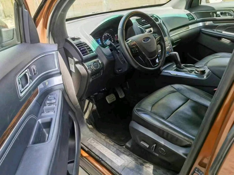 保定17年福特探险者8