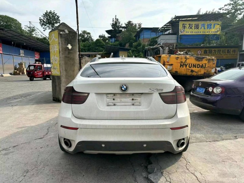 成都17年宝马X65