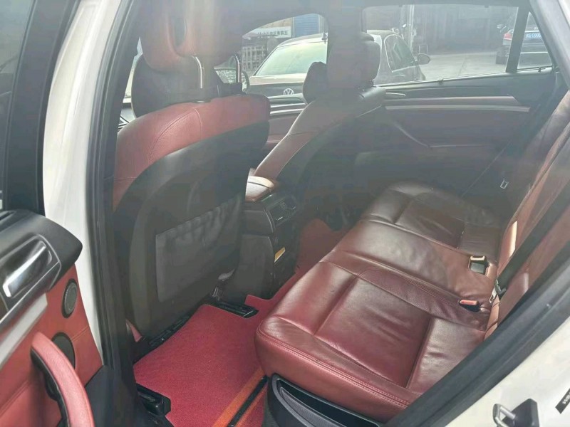 成都17年宝马X68